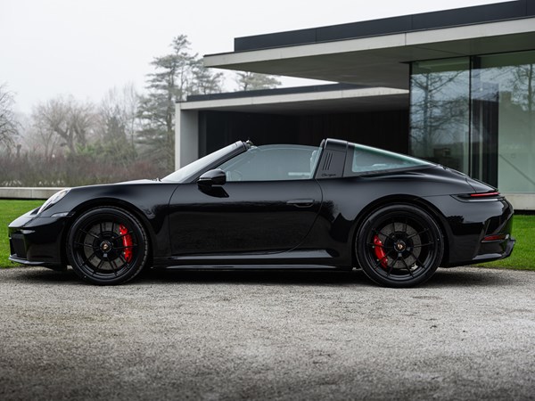 PORSCHE 992.2 TARGA 4 GTS